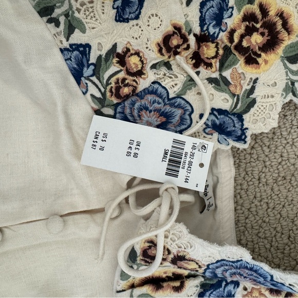 Abercrombie & Fitch Cream Wide Leg Pants and top with Blue Floral Embroidery - Picture 3 of 5
